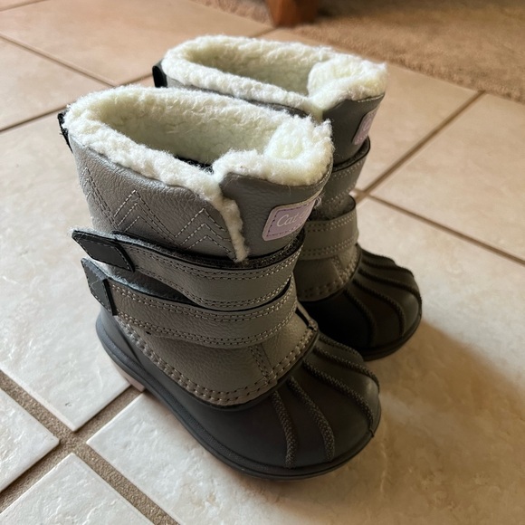 Cat and Jack toddler snow boots - Picture 2 of 8